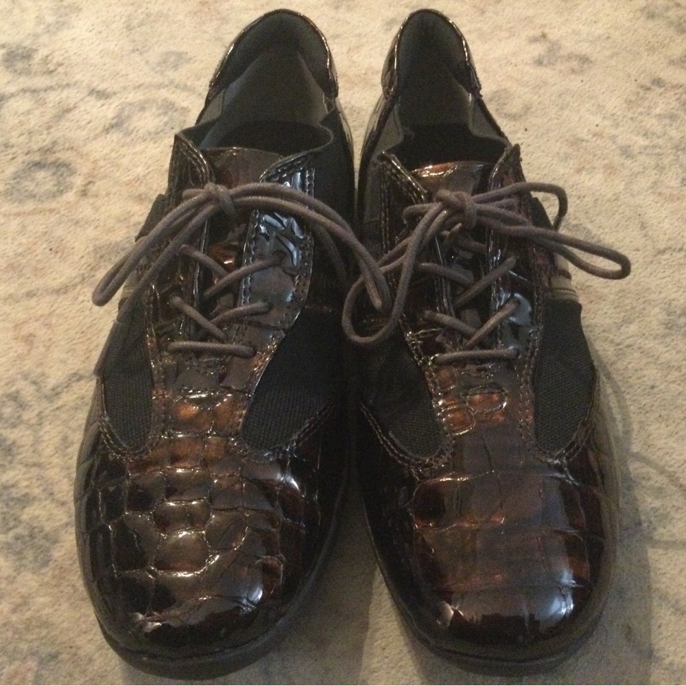Women's Brown Leather Shoes by Ros Hommerson Size 8.5 M